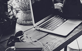 又是亚马尔！圆月弯刀兜射破门，巴萨1:0打破僵局，锁定西甲冠军