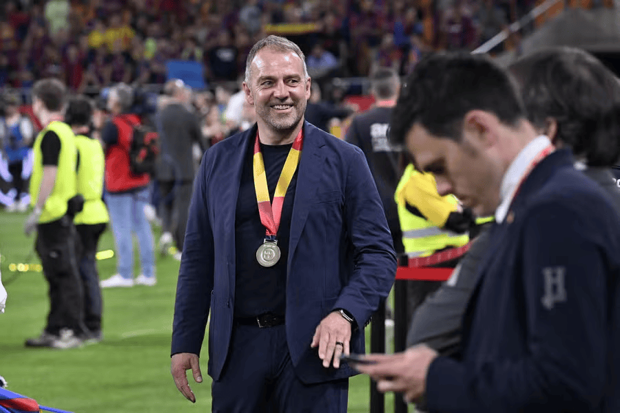 巴萨国王杯绝杀皇马，弗里克率队尽情庆祝，三冠王伟业现曙光