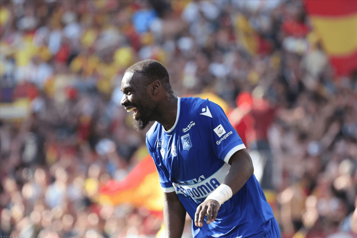 4-0大胜而归，法甲第11完胜法甲第8，29岁日本球星无敌双响炮