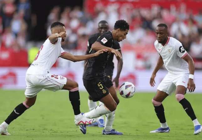 皇马巴萨先后一枝独秀摘得西甲冠军，本赛季